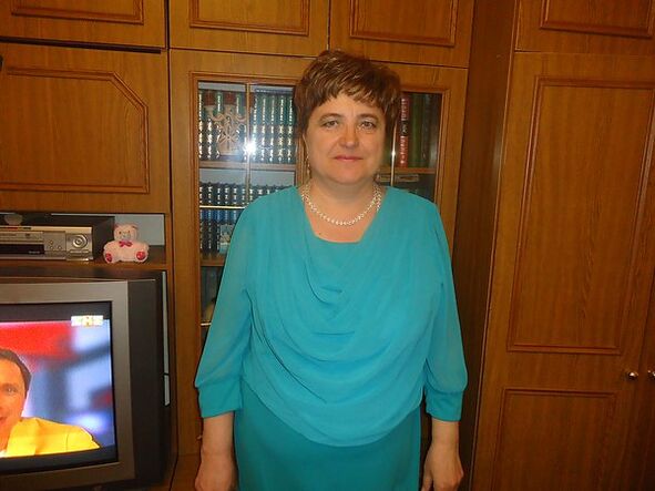mulher curada de artrose da articulação do joelho